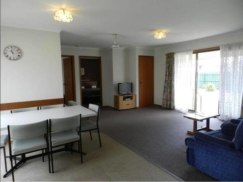 לייקס אינטרנס Lakes Jakaranda Holiday Units מראה חיצוני תמונה