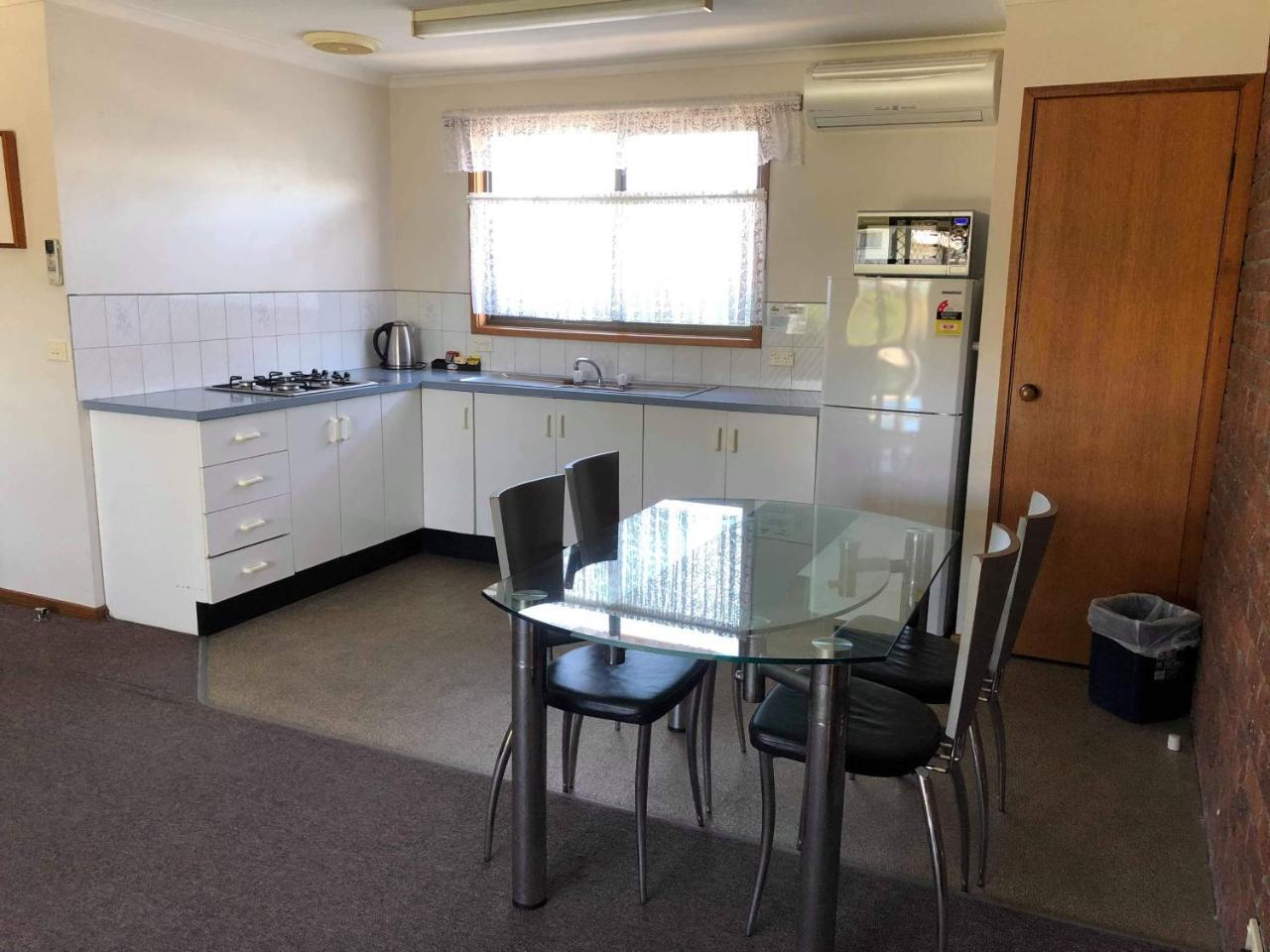 לייקס אינטרנס Lakes Jakaranda Holiday Units מראה חיצוני תמונה
