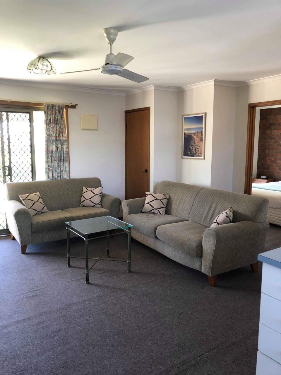 לייקס אינטרנס Lakes Jakaranda Holiday Units מראה חיצוני תמונה