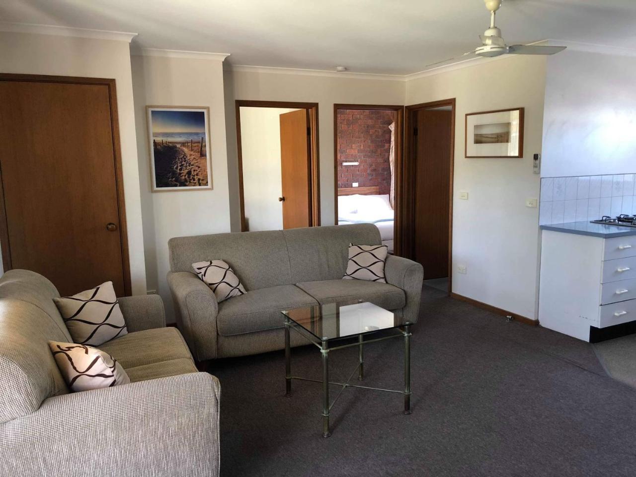 לייקס אינטרנס Lakes Jakaranda Holiday Units מראה חיצוני תמונה