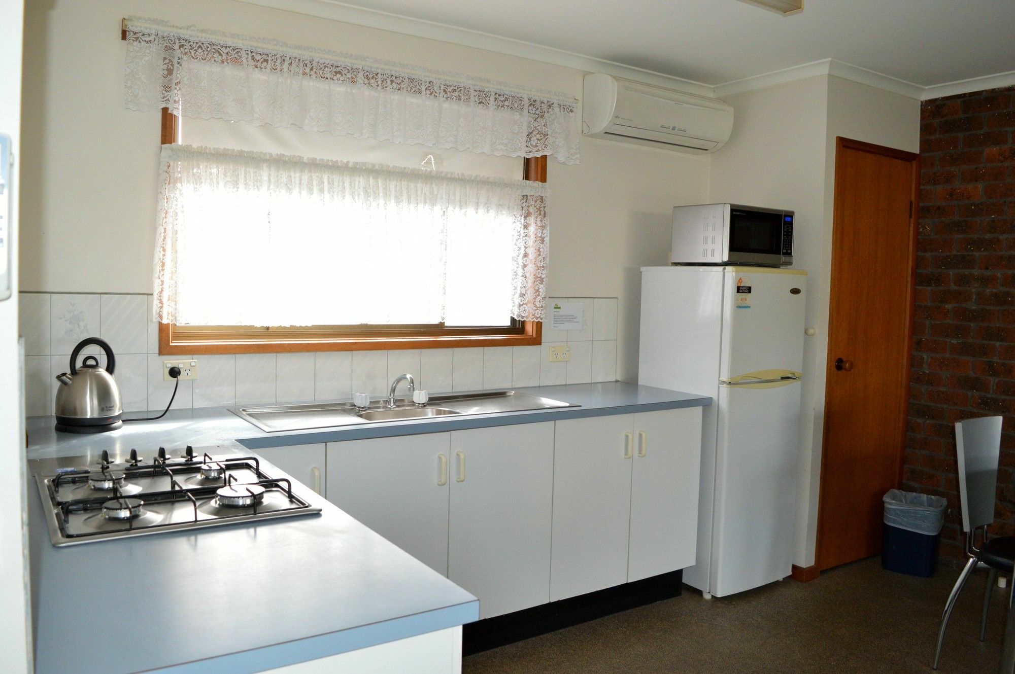 לייקס אינטרנס Lakes Jakaranda Holiday Units מראה חיצוני תמונה