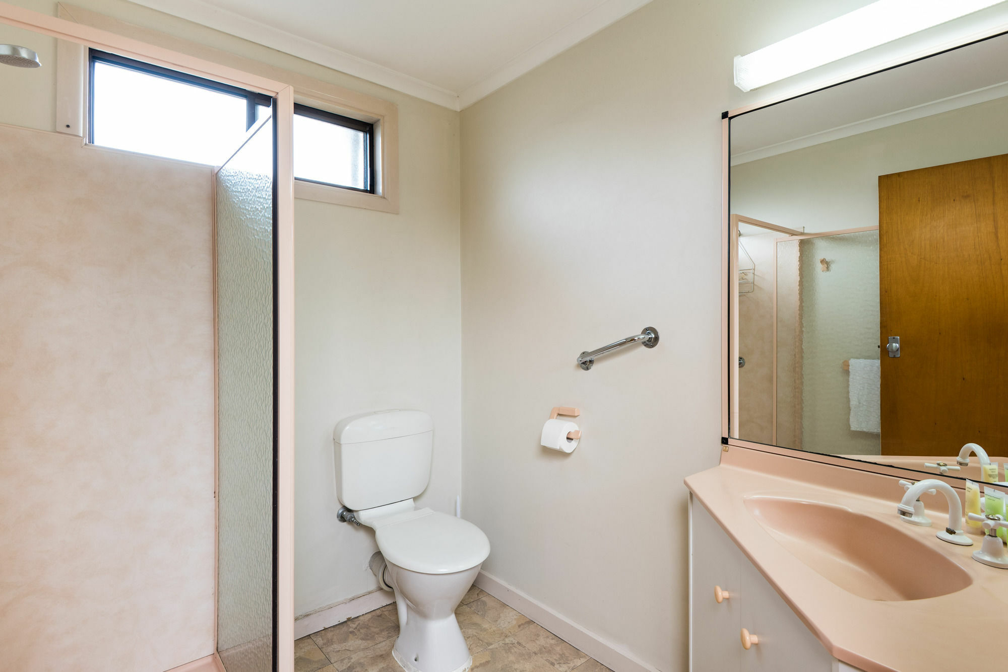 לייקס אינטרנס Lakes Jakaranda Holiday Units מראה חיצוני תמונה