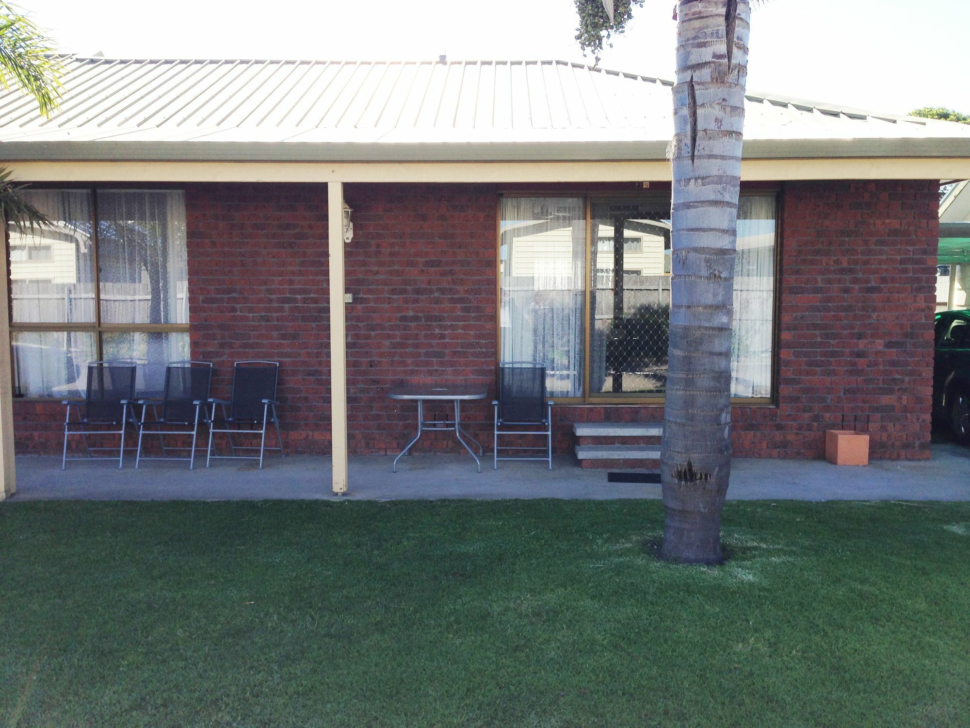 לייקס אינטרנס Lakes Jakaranda Holiday Units מראה חיצוני תמונה