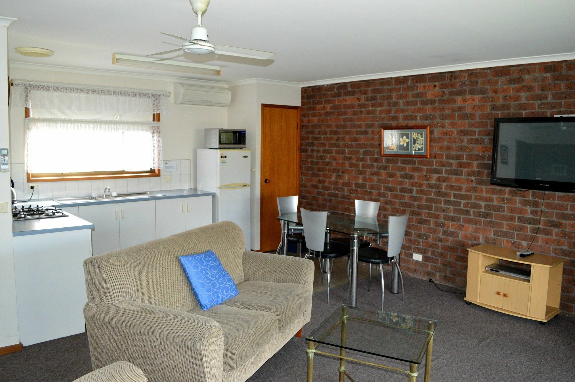 לייקס אינטרנס Lakes Jakaranda Holiday Units מראה חיצוני תמונה
