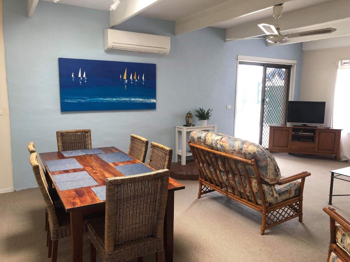 לייקס אינטרנס Lakes Jakaranda Holiday Units מראה חיצוני תמונה