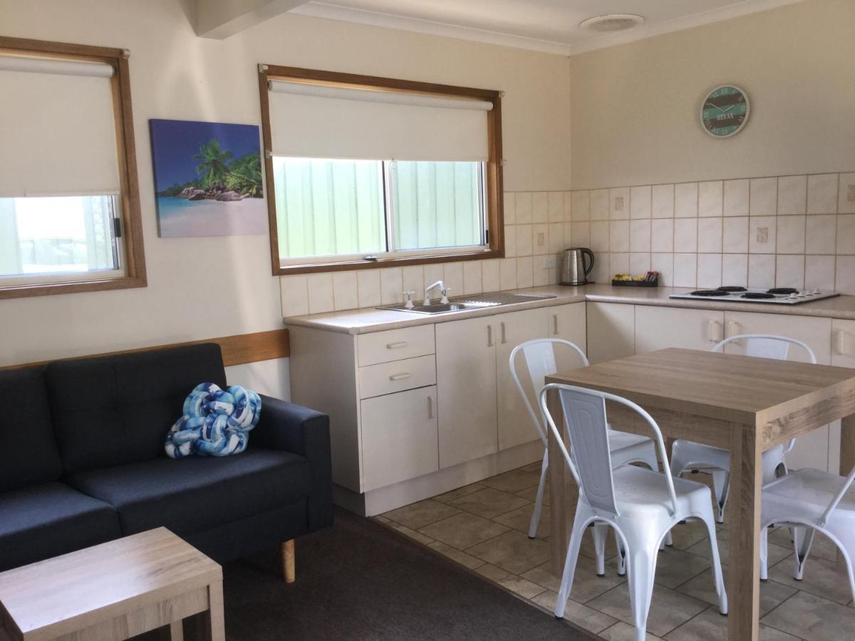 לייקס אינטרנס Lakes Jakaranda Holiday Units מראה חיצוני תמונה